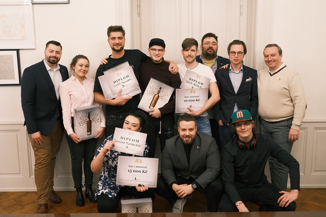Finalisté soutěže V obýváku jsko v baru s porotou